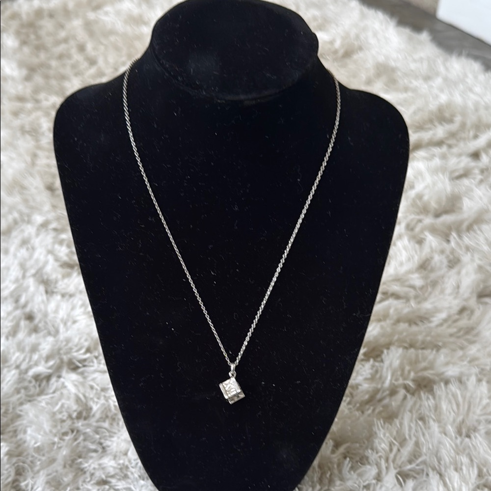 TIFFANY—Elegant sterling Silver Tiffany -authentic Necklace with Atlas Pendant - Picture 1 of 4
